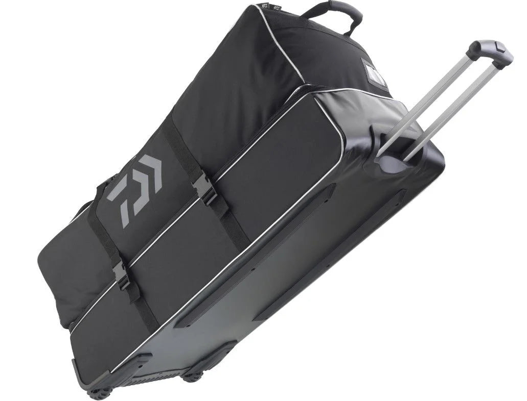 Сак за багаж за пътуване - DAIWA D-VEC GLOBAL TRAVEL TROLLEY в черно с теглич и колела.