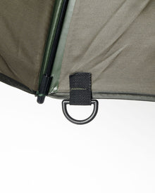 Чадър DAIWA GREEN BROLLY - 250см с D-пръстен за сигурно закрепяне към земята.