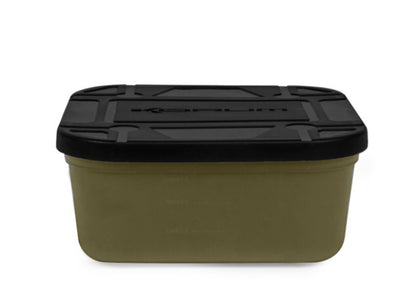 Кутия KORUM DIVIDED BAIT TUB с капак, идеална за разделяне на стръвта при риболов.
