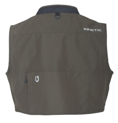 Елек Kinetic Strider Vest Olive - задната част с джоб и логото на Kinetic на тъмен фон.