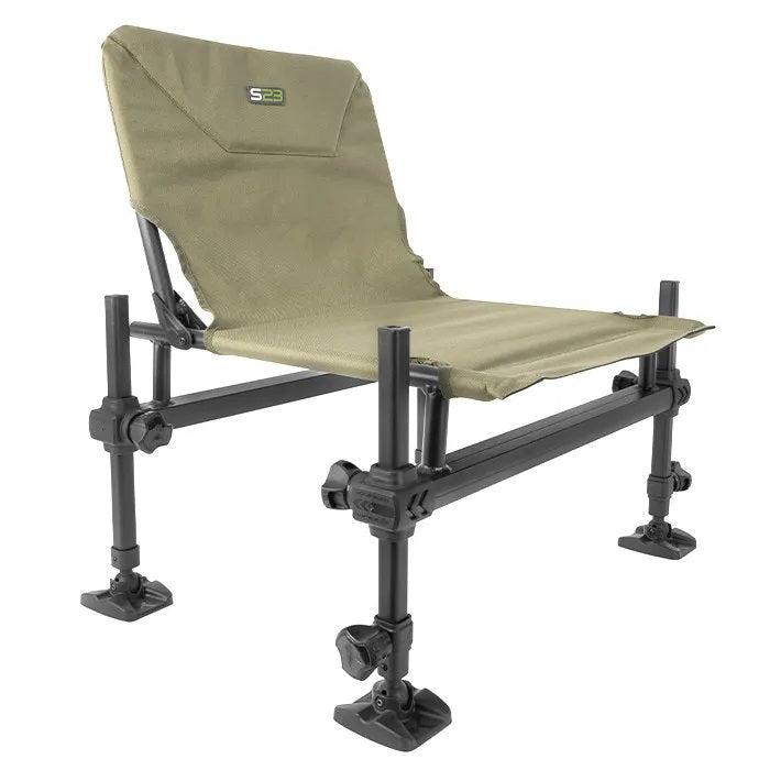 Сгъваем стол KORUM S23 - ACCESSORY CHAIR COMPACT с подобрена стабилност и регулираща се система за крака.