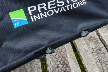 Маса за платформа PRESTON Venta-Lite Hoodie Side Tray с врътки и логото на PRESTON INNOVATIONS.