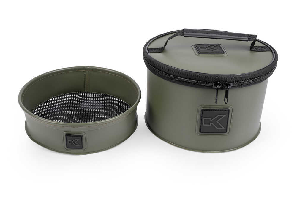 Комплект футер и сито KORUM EVA RIDDLE SET - 3mm, включает сито и контейнер для рыбалки.