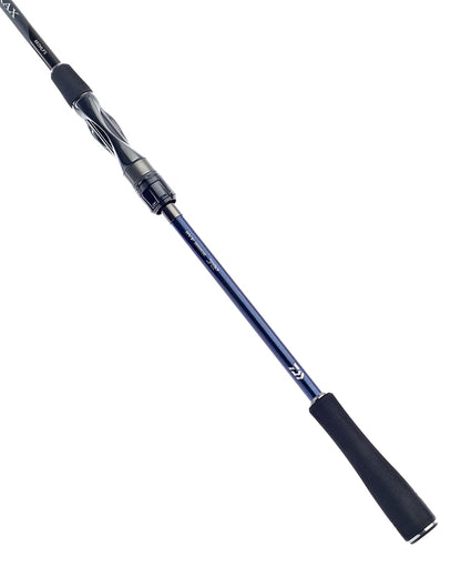 Спининг въдици DAIWA LABRAX - New model 2025, представена по-долу, с удобна дръжка и иновативен дизайн.