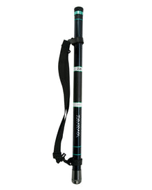 Дръжка за кеп DAIWA MOBILE LANDING NET HANDLE - 5.90m с удобна презрамка и телескопична конструкция.