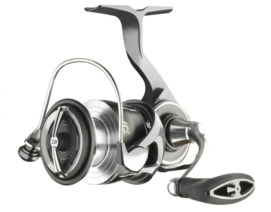 Макара с преден аванс DAIWA 24 LUVIAS LT с копринено гладък ход и лек дизайн