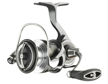 Макара с преден аванс DAIWA 24 LUVIAS LT с копринено гладък ход и лек дизайн