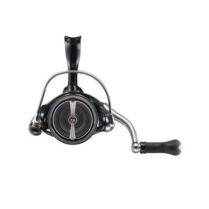 Макара DAIWA 24 CERTATE(G) LT - преден изглед с изображение на модерна спиннингова макара.