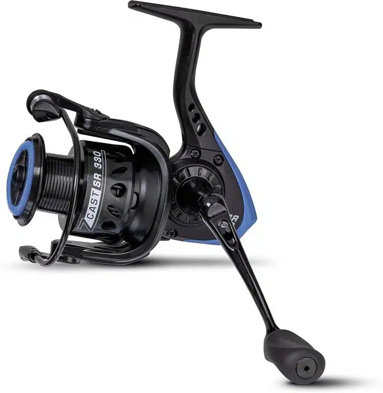 Макара ZEBCO Z-CAST SR 320 с модерен дизайн и устойчив корпус, предлагаща гладък ход и алуминиева шпула.