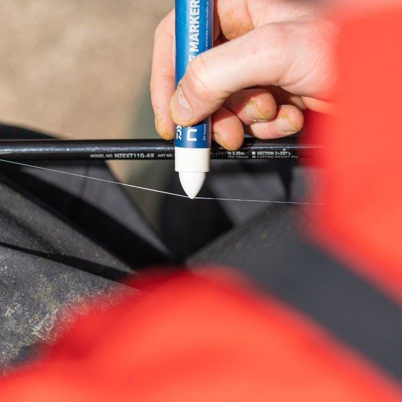 Маркер за влакно N'ZON LINE MARKER PEN - Бял на риболовна линия, удобно маркиране на дистанция.