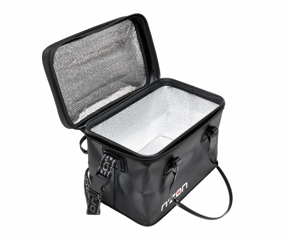 Хладилна чанта Daiwa N'ZON EVA COOL BAG с отворен капак и изолирана вътрешност.
