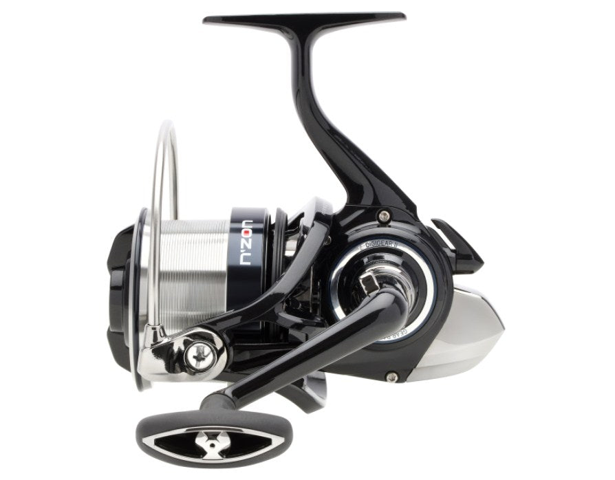 Макара за фидер DAIWA 24 NZON PLUS DISTANCE 25 QD с изключителен дизайн и мощност за далечни замятания.