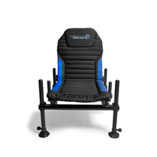 Фидер стол PRESTON Absolute 36 Feeder Chair с черен и син дизайн, идеален за фидер риболов.