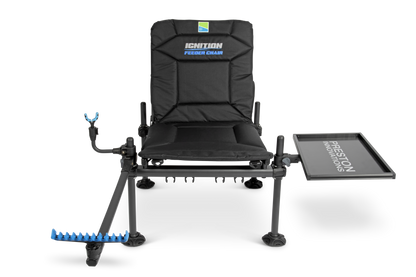 Фидер стол PRESTON IGNITION FEEDER CHAIR COMBO с четири регулируеми крака и аксесоари, идеален за риболов.