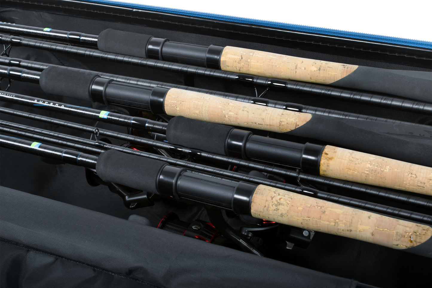 Твърд калъф PRESTON HARDCASE ROD SAFE, съхраняващ четири въдици с EVA разделители.
