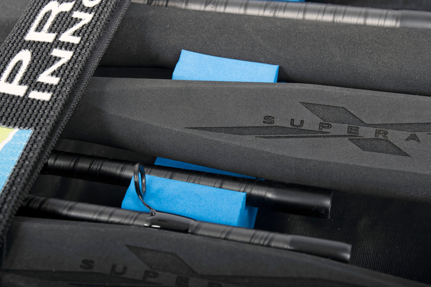 Твърд калъф PRESTON HARDCASE ROD SAFE, вътрешни EVA разделители и защитна обвивка за въдици.