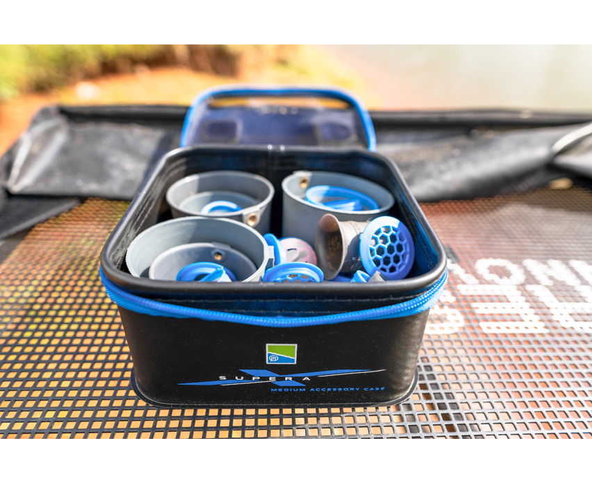 Кутия PRESTON Supera Medium Eva Accessory Case with compartments for organized storage of accessories.