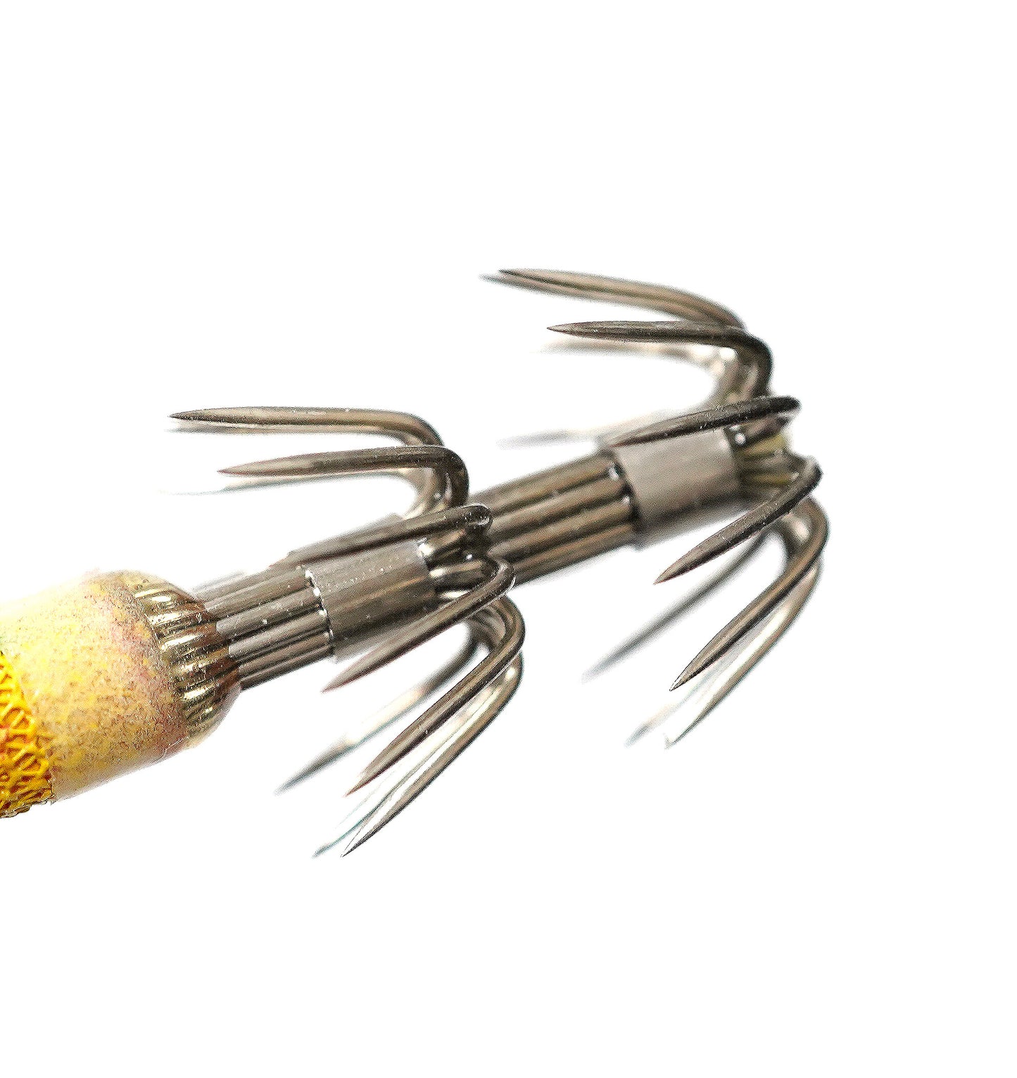 Примамка за калмари и октоподи DAIWA Emeraldas Type-S RV #4.0 -130mm/23.0g close-up of the bait's hooks