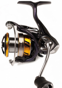 Макара с преден аванс - DAIWA '18 REGAL LT с нова DS5 карбонова конструкция и подобрена мощност.