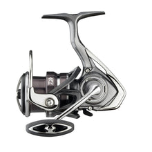 Макара с преден аванс - DAIWA EXCELER LT 20 с ново, олекотено и здраво тяло от ZAION V.