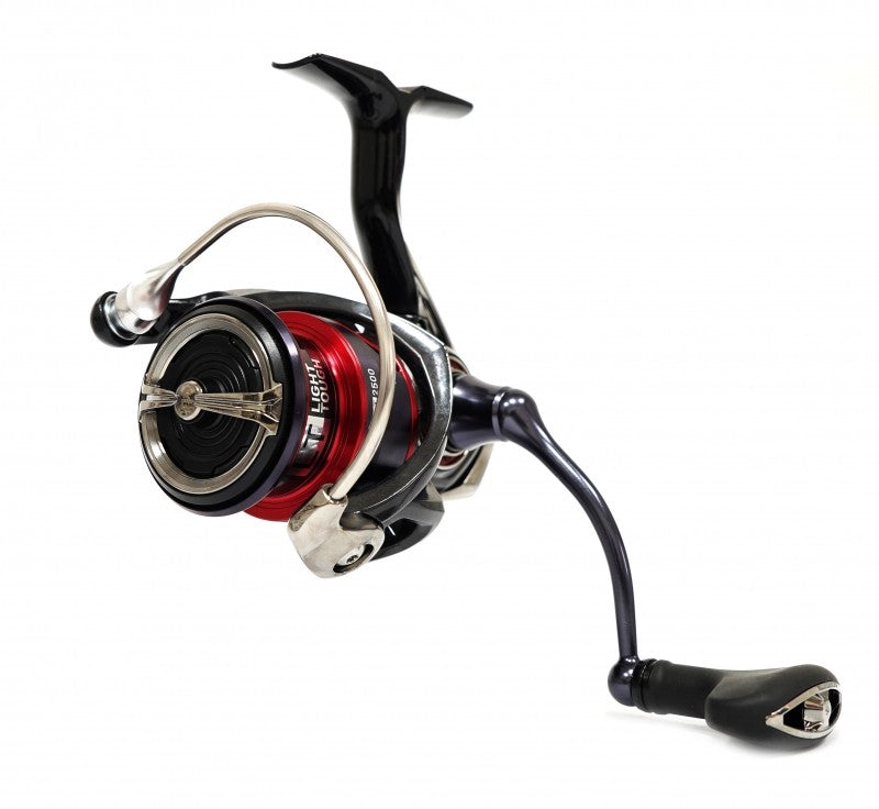 Макара с преден аванс DAIWA 20 FUEGO LT