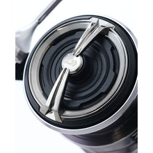 Макара с преден аванс - DAIWA EXCELER LT 20, детайл на ротор и механика.
