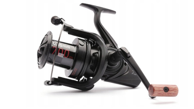 Шаранджийска макара DAIWA 21 EMBLEM 45 SCW QD SD (SuperDeep) с капацитет 700м/0.35 мм монофилно влакно.