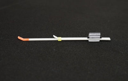 Кивок ICE ATTACK LURE / MEDIUM / 90mm / 3-21gr, риболовен инструмент с оранжева и бяла върха.