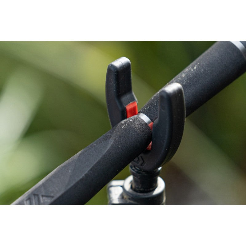 Заден държач за въдица - DAIWA NZON DUAL REAR ROD REST close-up showing rod holder design and features.