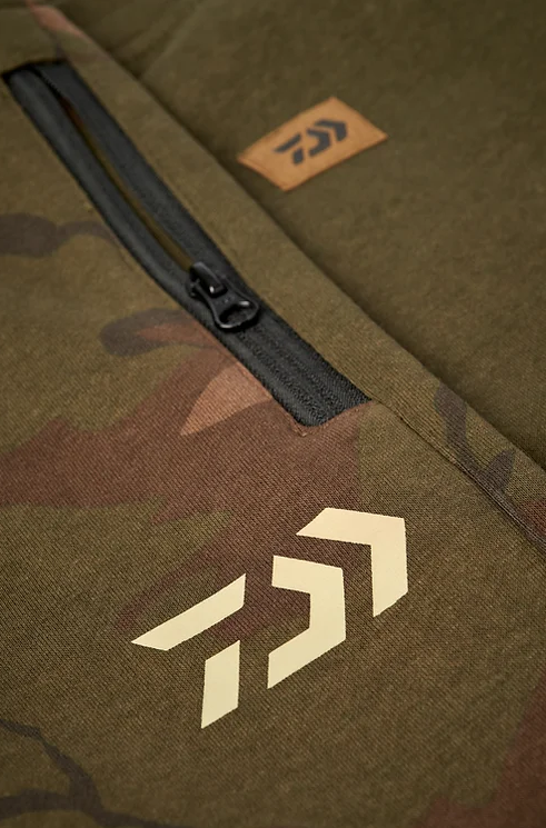 Спортни панталони - DAIWA CARP CAMO JOGGERS със цип и лого на DAIWA