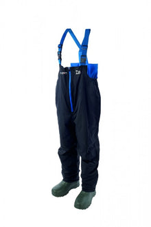 Водоустойчив костюм от 2 части - DAIWA N'ZON RAIN SUIT, гащеризон с еластични презрамки и водоустойчив цип.