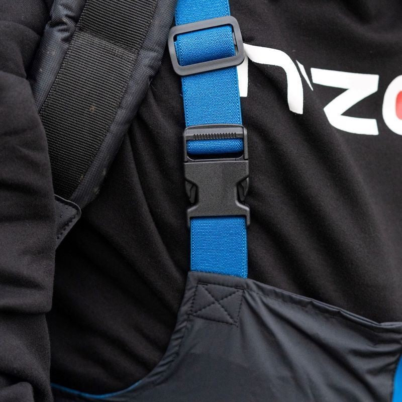 Водоустойчив костюм от 2 части - DAIWA N'ZON RAIN SUIT с регулируеми презрамки и практичен дизайн.