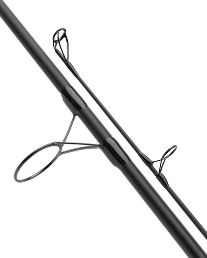 Шаранджийска SPOD въдица - DAIWA 23 SUPER SPOD - 3.90m/5LB с черен дизайн и Seaguide водачи.