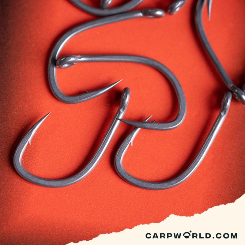 Куки за Carp Fishing ESP CRYOGEN PTFE - CLAW-HAMMER - No8 / 10бр. на фон в червено.