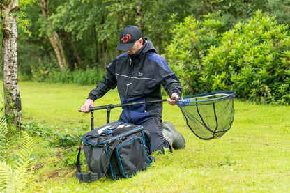 Телескопична дръжка за кеп на къса снадка - DAIWA NZON EXT LANDING NET HANDLE - 2.90 метра в действие на риболов.