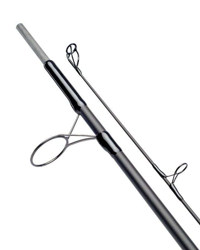 Шаранджийска въдица - DAIWA LONGBOW X45 M 13FT/3.96м / 4LB с акцент на бланката и водачите.