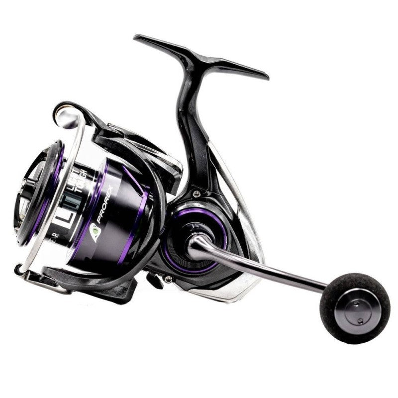 Макара с преден аванс - DAIWA '22 PROREX V LT, ултра-лека и мощна рибарска макара с стабилна конструкция.