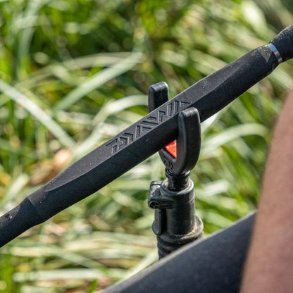 Фидер въдица - DAIWA N'ZON SUPER SLIM POWER FEEDER - 3.00m /50gr на 2 секции с удобна дръжка и стойка на риболовно място.