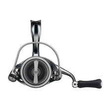 Топ модел макара 22 DAIWA EXIST (G) LT MQ, японска риболовна макара с иновативен дизайн и качество.