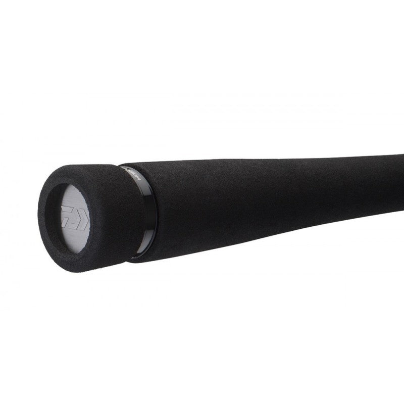 Спининг въдица DAIWA 23 TOURNAMENT XT TITANIUM SPIN - 2.35m/7-35gr. детайл на дръжката