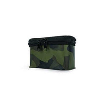 Чанта AVID STORMSHIELD PRO POUCH в камуфлажен дизайн с цип и устойчив на вода материал.