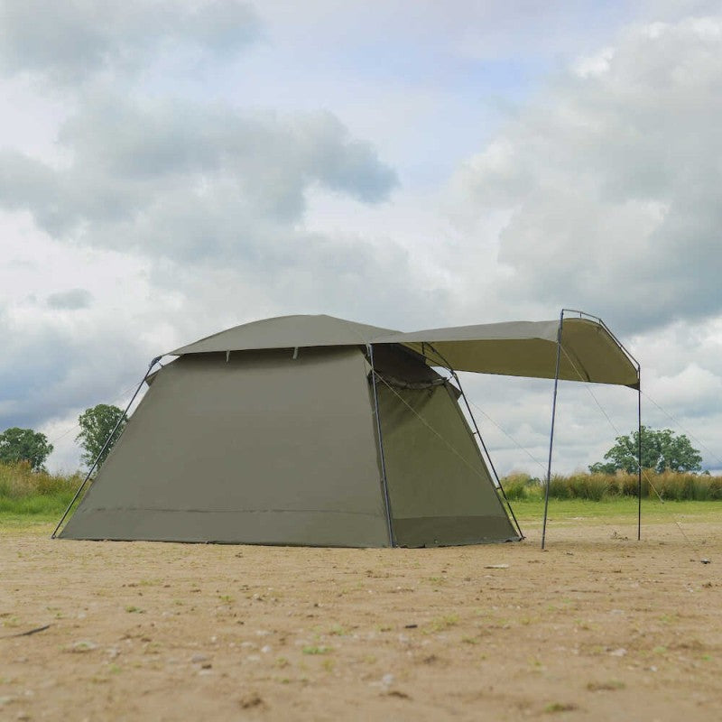 Тента за палатка AVID CARP Screen House 4D Peaked Skull Cap set up outdoors with protection canopy.