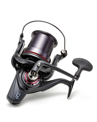 Шаранджийска макара - DAIWA 22 WHISKER 45 SCW QD OT с иновативна QDM авансова система за риболов