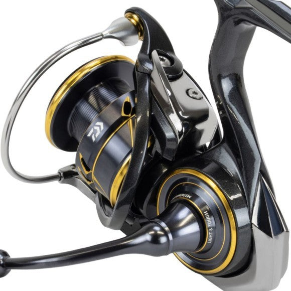 Макара Daiwa 22 CALDIA LT MQ (EU) с Магсилид и иновативен дизайн, осигуряваща висока производителност.