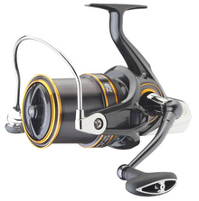Макара DAIWA 23 EMBLEM SURF 45 SCW QD с иновационен дизайн за сърфкастинг риболов и голям капацитет на шпулата.