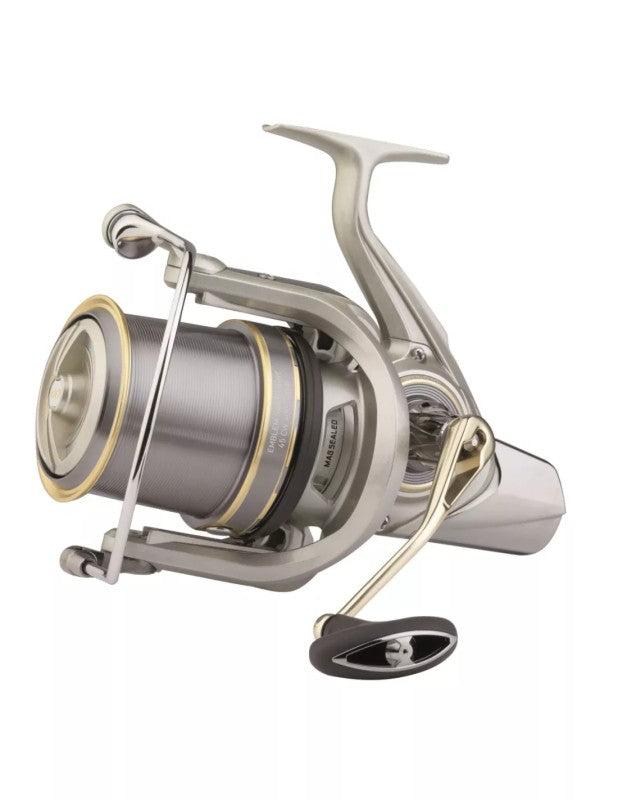 Макара DAIWA 23 EMBLEM SURF LIGHT 45 SCW QD-P, висококачествена и лека рибарска макара с иновационен дизайн.