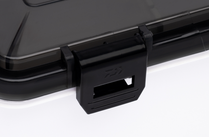 Кутия за риболовни принадлежности D-BOX SS/SR/SD TACKLE SYSTEM с затварящ механизъм и плътно уплътнение.