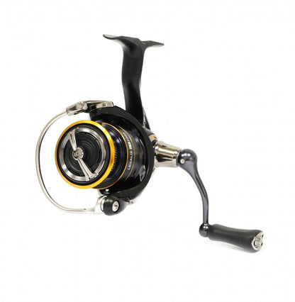 Макара с преден аванс DAIWA LEGALIS LT 20 с кадифен ход и високо качество на компонентите.