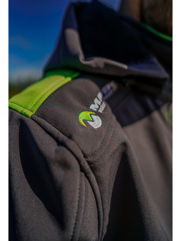 Яке MAVER PERFORMANCE SOFTSHELL JACKET с уникален дизайн и удобни детайли за всякакви условия.