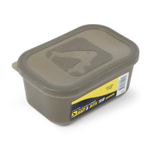 Кутия за стръв AVID BAIT & BITS TUB - MEDIUM 0.6L с плътен капак, идеална за съхранение на стръв и аксесоари.
